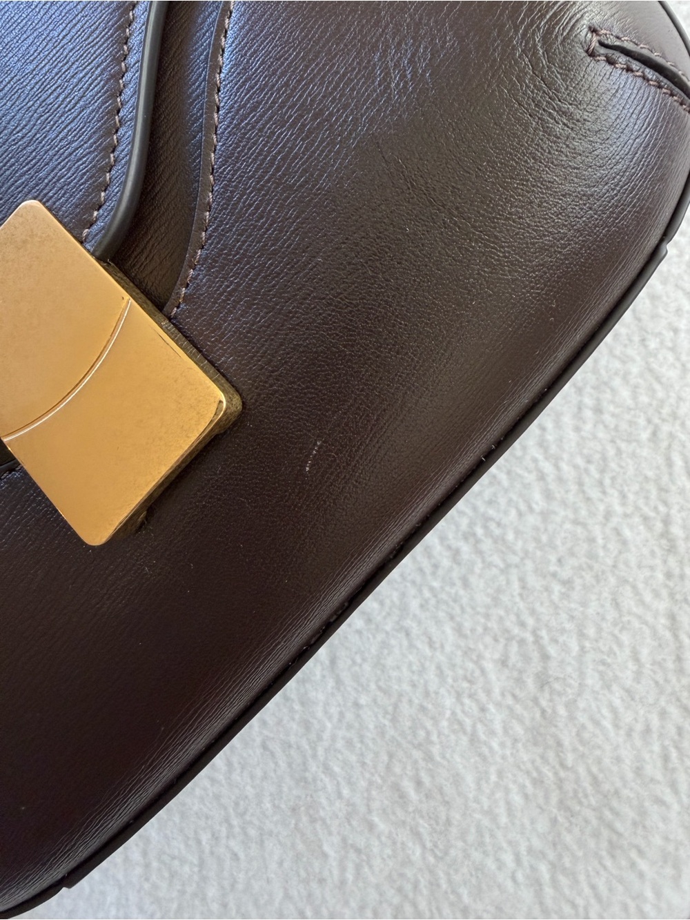 LÉO et VIOLETTE Dark Brown Leather Crossbody Bag with Gold Accent - Picture 7 of 9